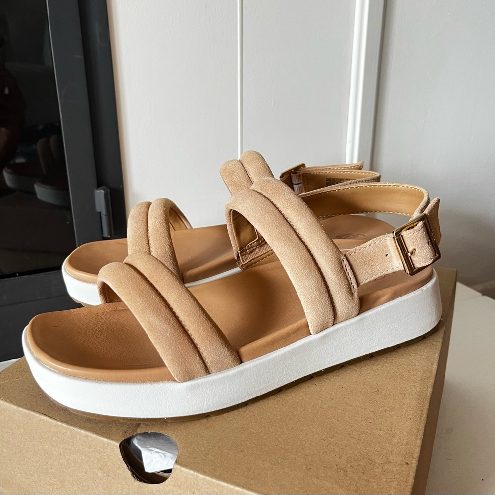 Ugg Lynnden suede tan sandals NWOT
